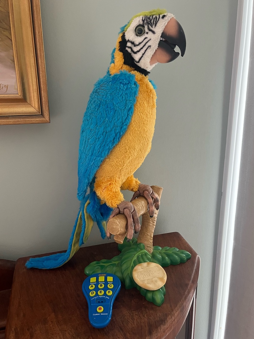 Complete Working FurReal Friends Squawkers McCaw 16" Parrot Remote Cracker Stand